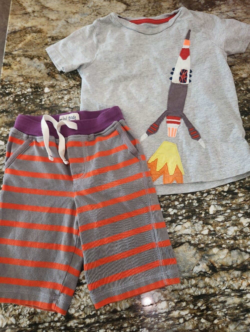Mini Boden Gray Tee and Gray/Orange Striped Shorts Set Sz 4/5